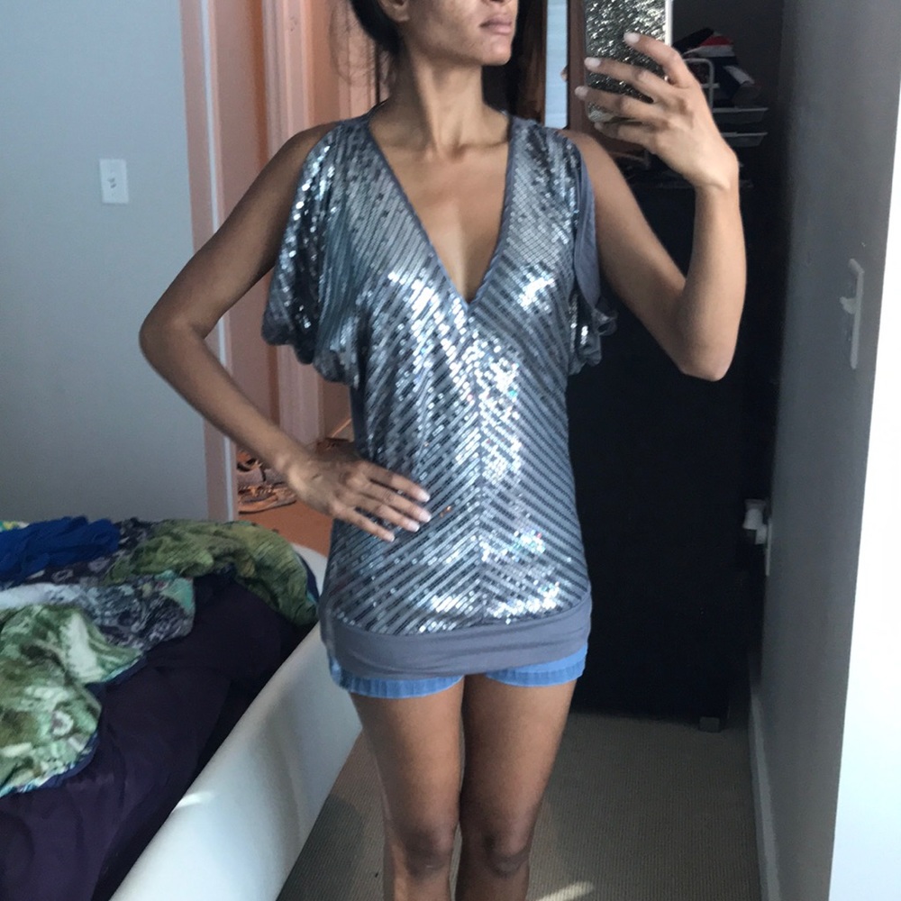 Top size small